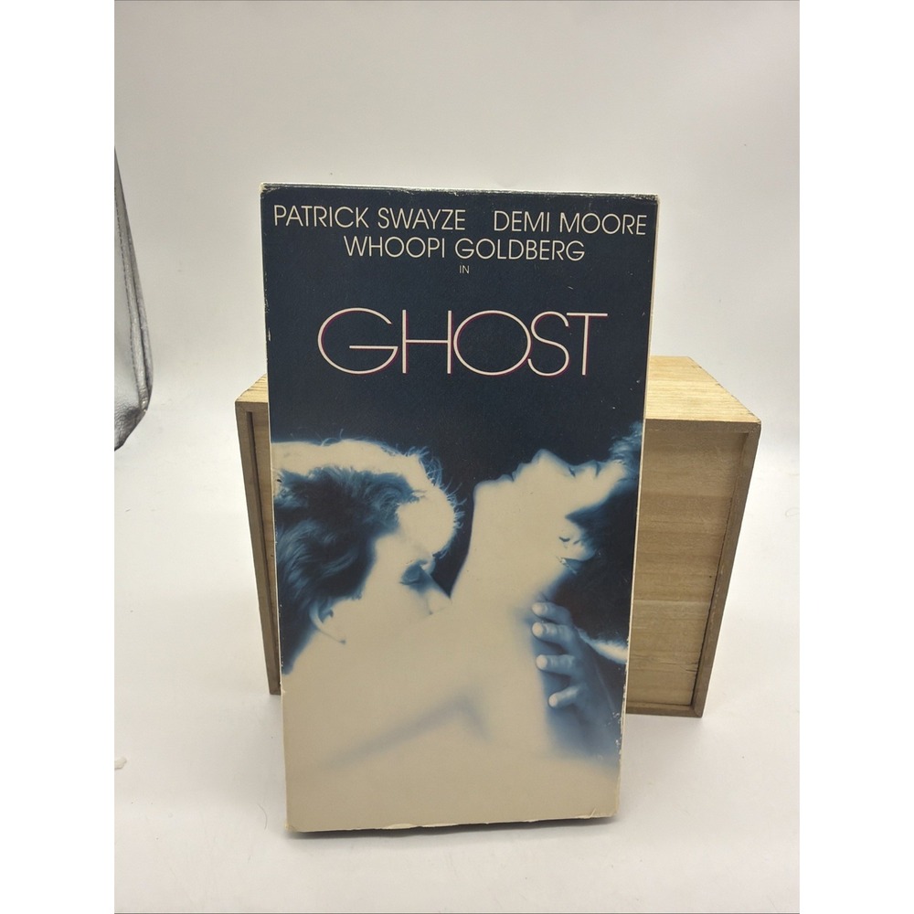 Ghost VHS Movie Patrick Swayze Demi Moore Whoopi Goldberg Paramount 1990 NTSC